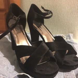Black Velvet Pumps